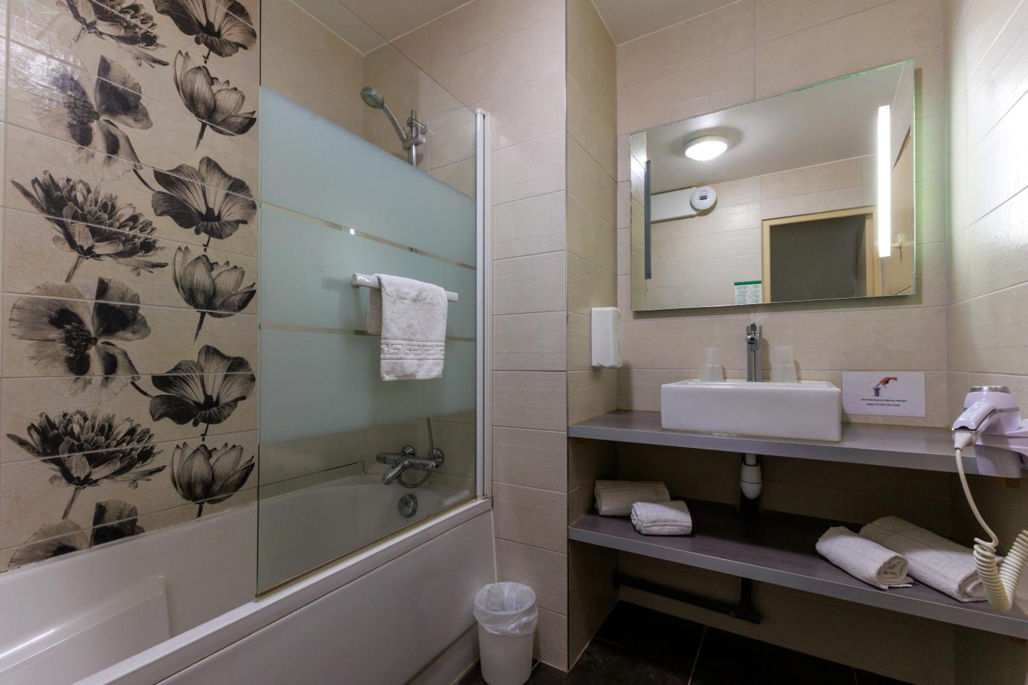 Logis Hotel Le Rochelois La Rochelle  Exterior photo